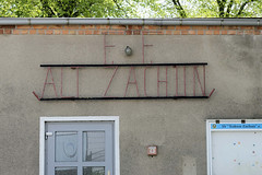 Metallschriftzug der Freiwilligen Feuerwehr am ehem. Spritzenhaus - Fotos von Alt Zachun,  Gemeinde im Landkreis Ludwigslust-Parchim in  Mecklenburg-Vorpommern.