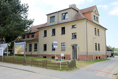 Ehem. Schulgebäude in der Fischerstraße, jetzt Wohnhaus und Heimatmuseum  - Fotos vom Seebad Zempin auf der Insel Usedom, Landkreis Vorpommern Greifswald im Bundesland Mecklenburg-Vorpommern.