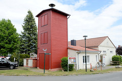 Schlauchturm aus Holz, Gebäude der Freiwilligen Feuerwehr - Fotos vom Seebad Zempin auf der Insel Usedom, Landkreis Vorpommern Greifswald im Bundesland Mecklenburg-Vorpommern.