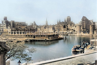 Historische Ansicht von Danzig - Hafen und Stadtpanorama mit Krantor um 1920.