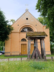 Klassizistische Dorfkirche mit Einfluss  von Karl Friedrich Schinkel  - Fotos aus Annenwalde,  Gemeindeteil im Ortsteil Densow der Stadt Templin im Landkreis Uckermark in Brandenburg.