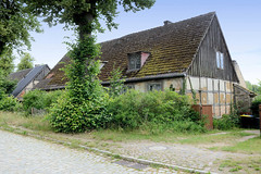 Traufständiges Wohnhaus, Fachwerk mit Lehmfüllung / Leerstand  - Fotos aus Annenwalde,  Gemeindeteil im Ortsteil Densow der Stadt Templin im Landkreis Uckermark in Brandenburg.