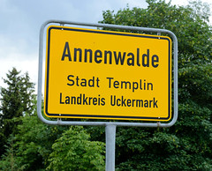 Ortsschild  - Fotos aus Annenwalde,  Gemeindeteil im Ortsteil Densow der Stadt Templin im Landkreis Uckermark in Brandenburg.