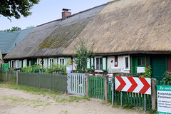 Denkmalgeschütztes Gutsarbeiter-Reihenhaus / Strohreihe - Fotos aus Annenwalde,  Gemeindeteil im Ortsteil Densow der Stadt Templin im Landkreis Uckermark in Brandenburg.