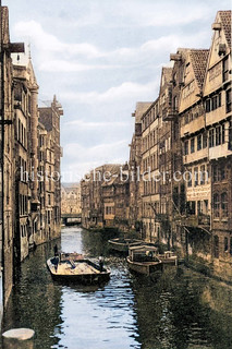 Schuten auf dem Hüxterfleet, Speicher mit Winden  - historisches  Foto aus dem Hamburger Stadtteil Altstadt, Bezirk Hamburg Mitte.