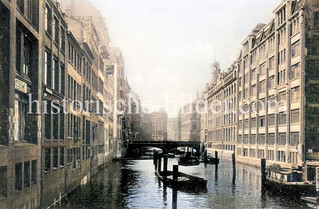 Alsterfleet hinter der Schleusenbrücke - Brücke der Poststraße  - historisches Foto aus dem Hambuger Stadtteil Neustadt, Bezirk Hamburg Mitte.