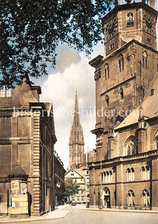 Blick an der Katharinenkirche vorbei zum Grimm und der St. Nikolaikirche, lks. eine Litfaßsäule    - historische Fotos aus dem Hamburger Stadtteil Altstadt, Bezirk Hamburg Mitte.