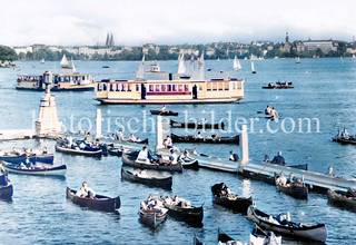 Kanus und Alsterdampfer vor dem Uhlenhorster Fährhaus auf der Außenalster  - historische Fotos aus dem Stadtteil Hamburg Uhlenhorst, Bezirk HH-Nord.