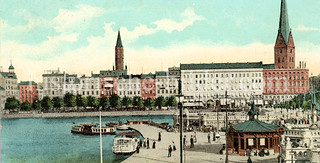 Blick vom Anleger am Jungfernstieg zum Alsterdamm, re. das Hotel Europa - historisches  Bild aus dem Hamburger Stadtteil Altstadt, Bezirk Hamburg Mitte.